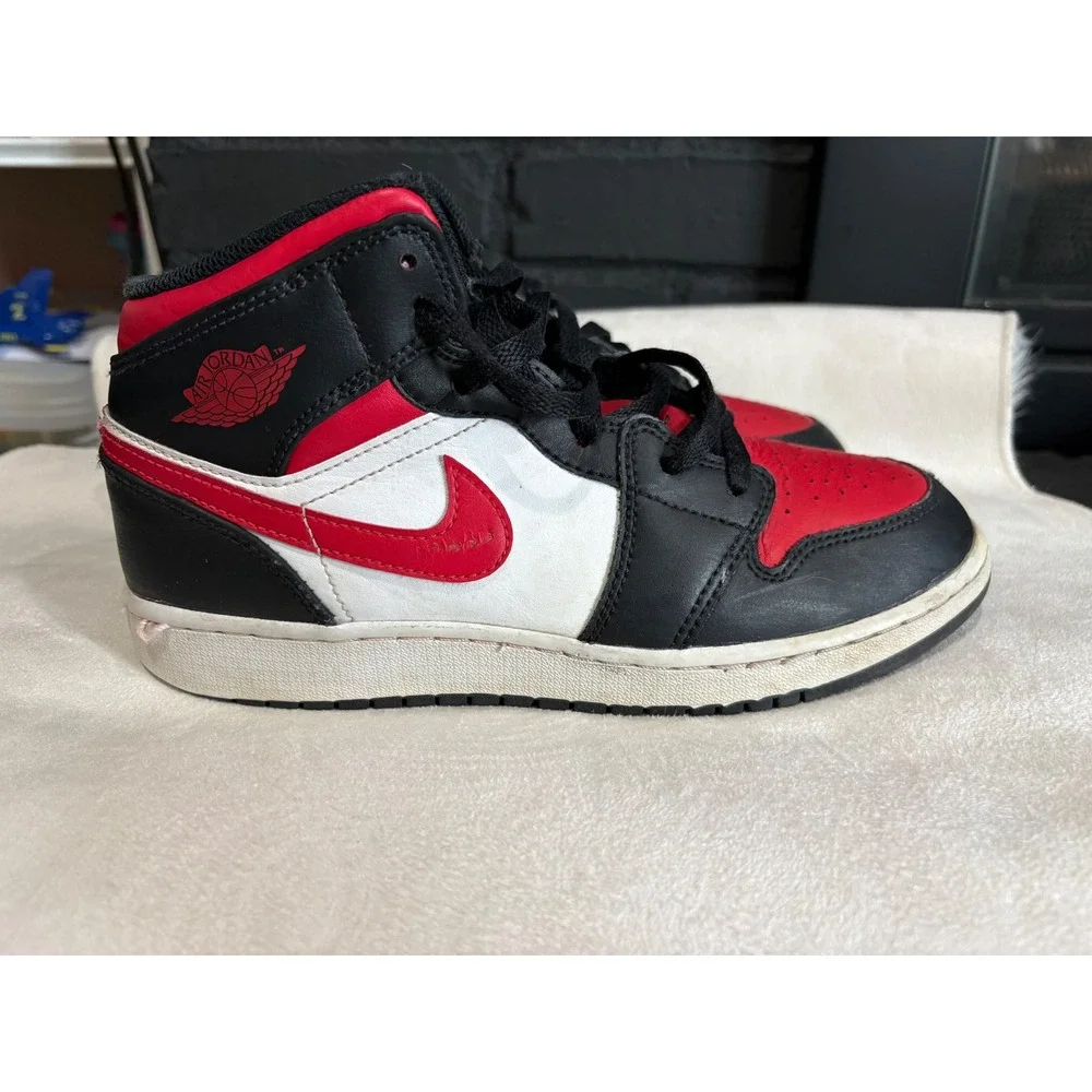 Jordan 1 Mid Bred Toe Kids Basketball Shoes Black Red White 554725-079 Size 6Y